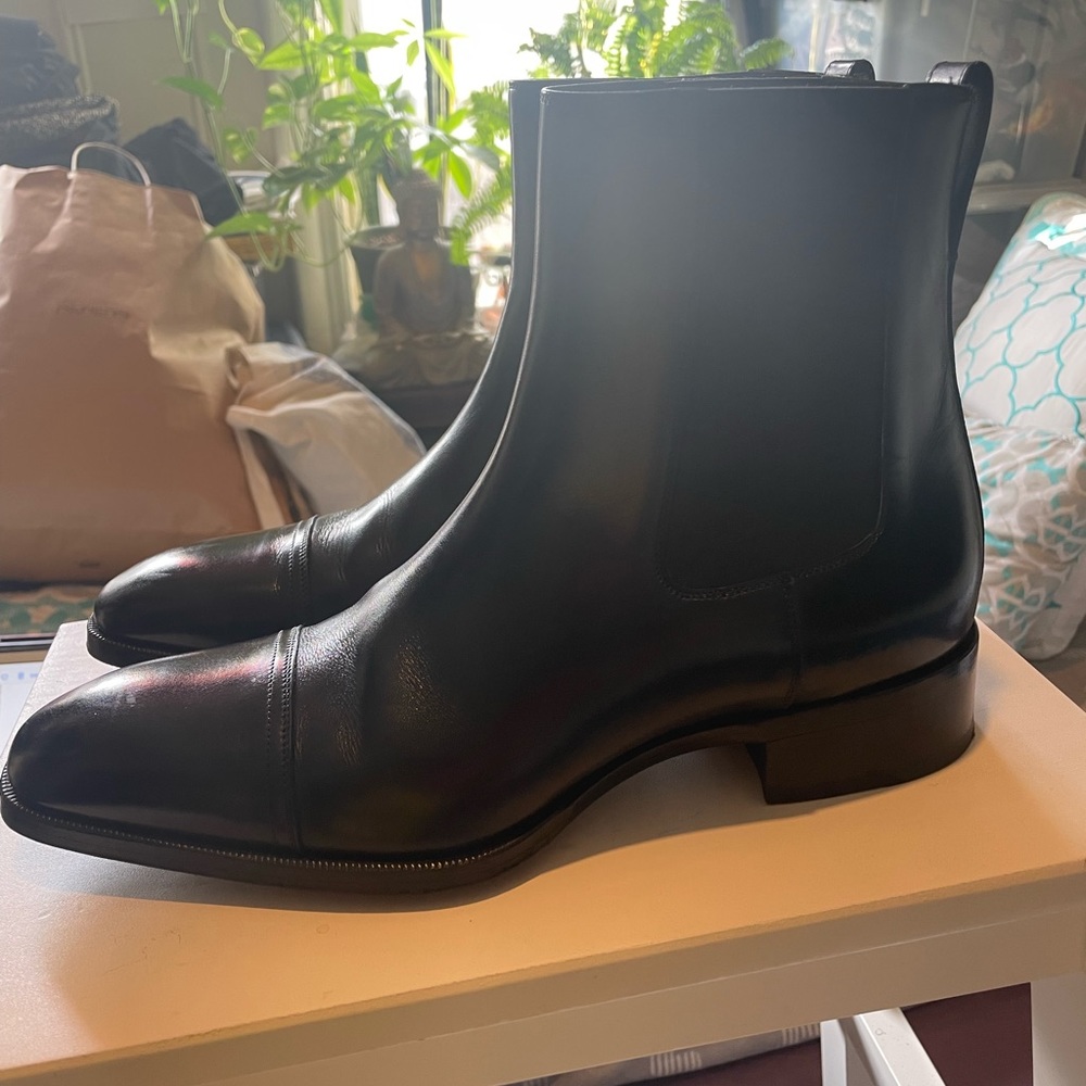 Black leather Tom Ford boots slightly wear it beautiful men dress shoe